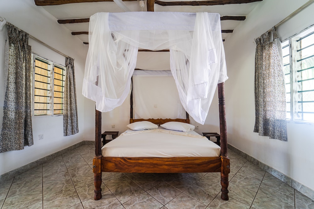Classic Single Room, 1 Double Bed, Pool View