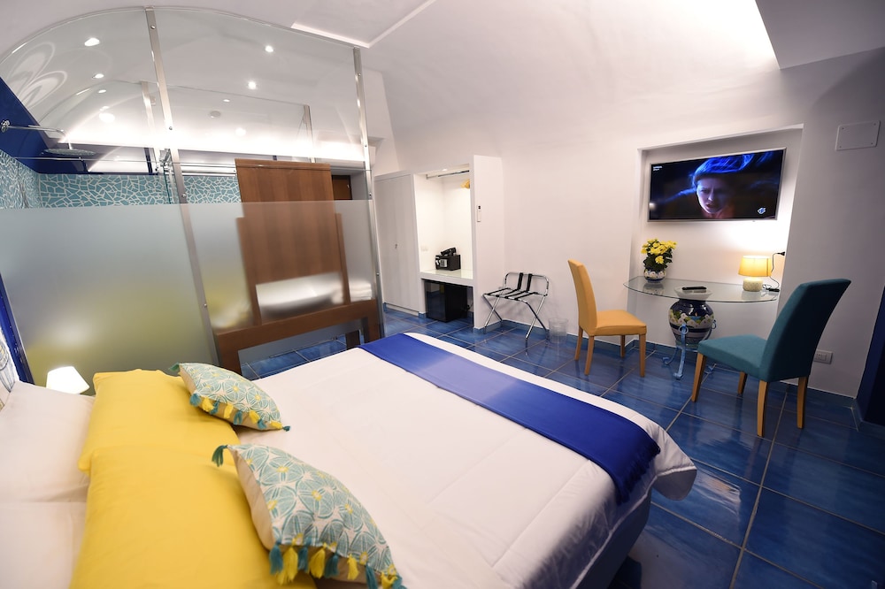 Standard Double or Twin Room photo 1