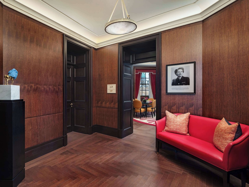 Suite, Corner
