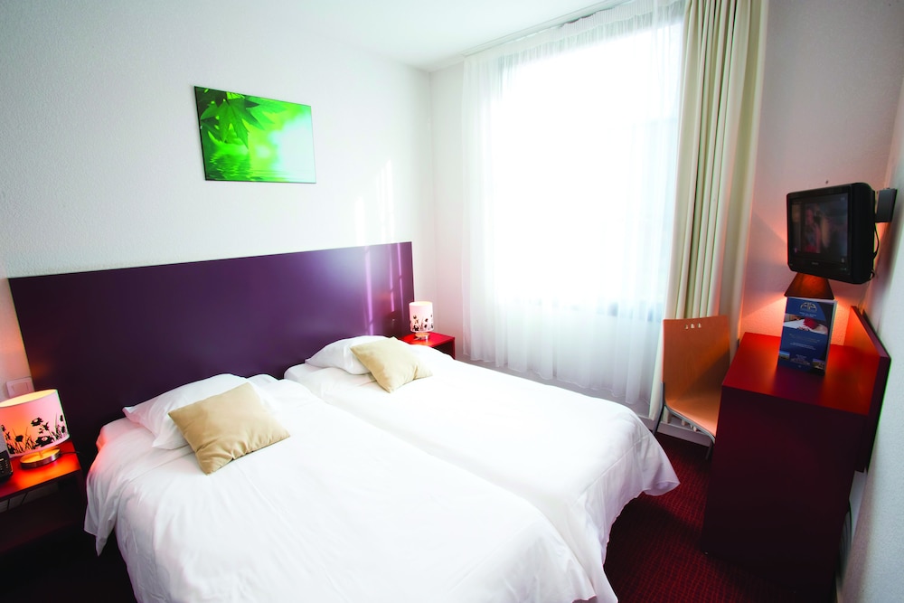 Standard Room, 2 Twin Beds - Photo 1