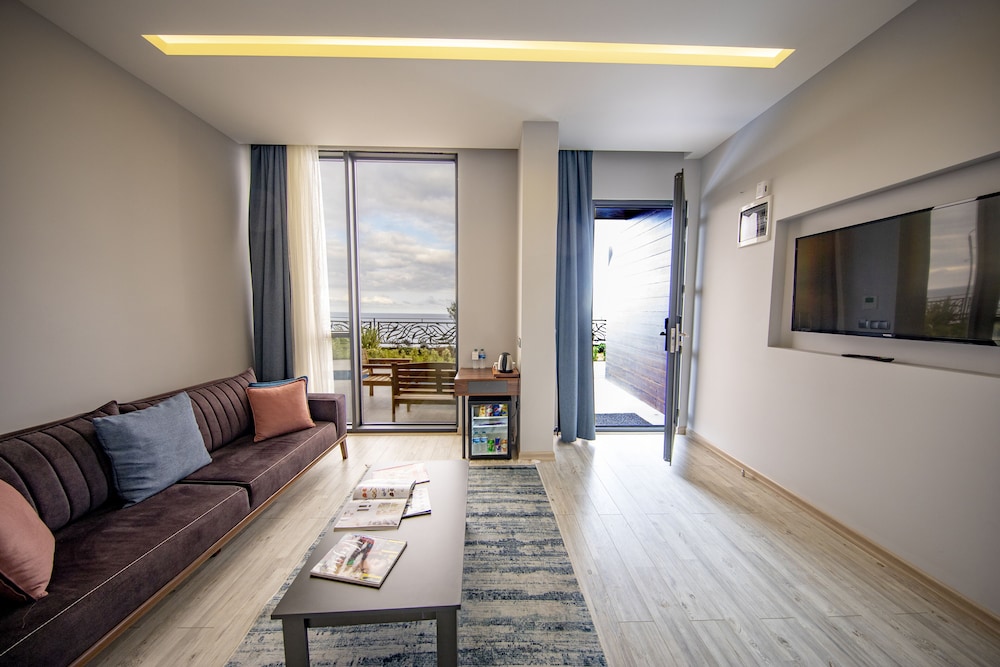 Premium Suite with Garden and Terrace