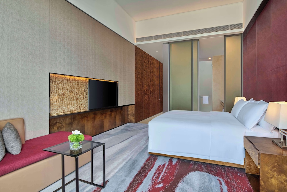 King Hilton, Deluxe Room - Photo 3