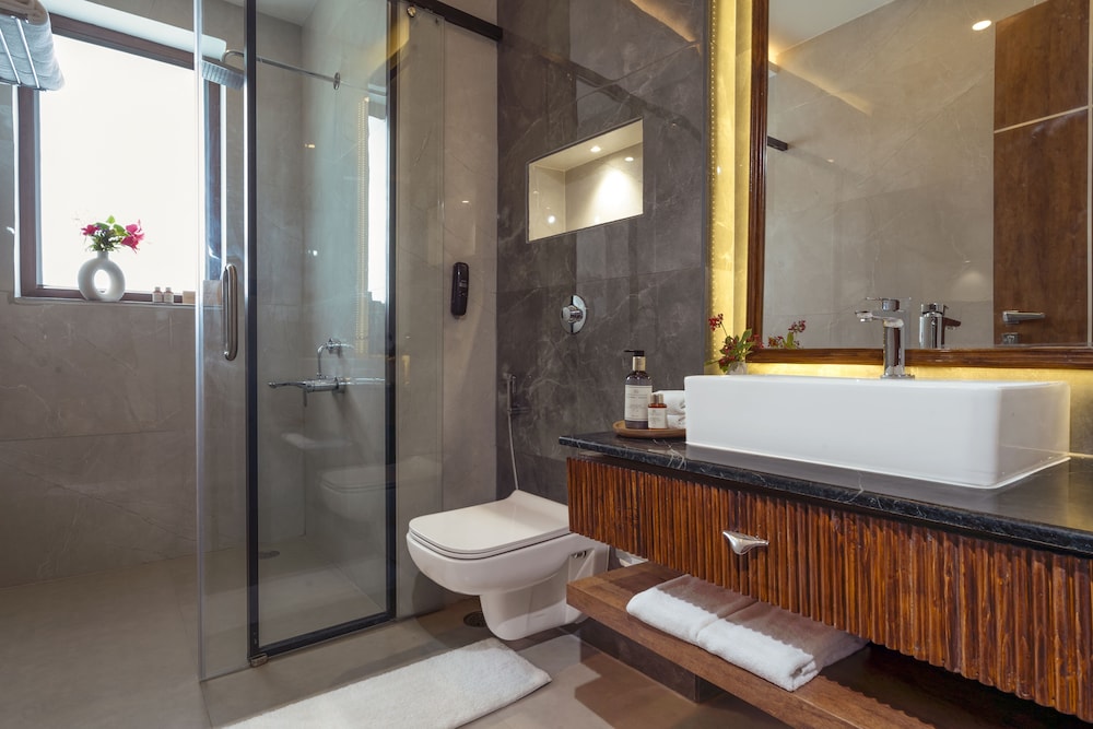 Lakefront Rooms with Private Garden - Photo 2