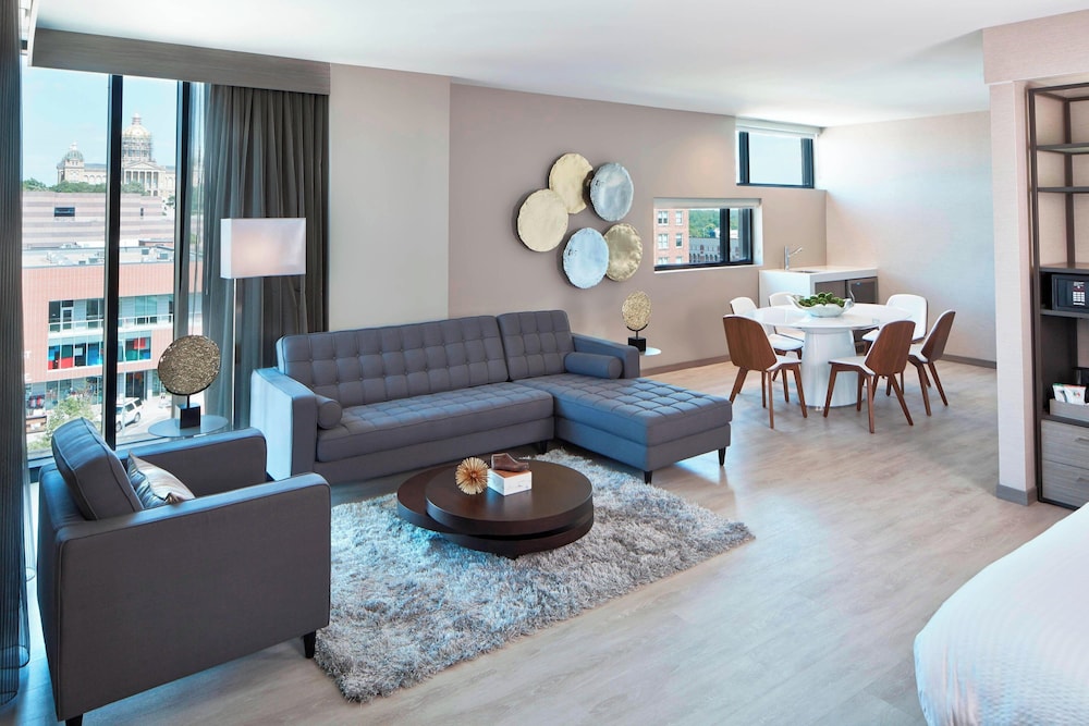 Suite, 1 King Bed (View)