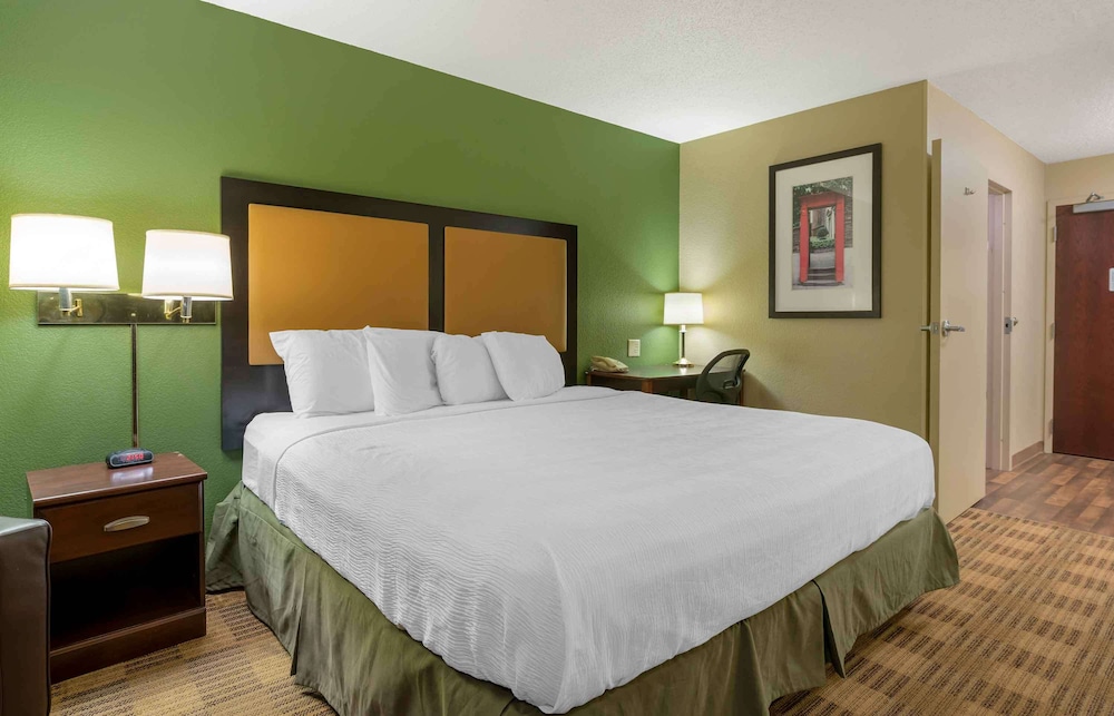 Studio, 1 King Bed, Non Smoking - Photo 1