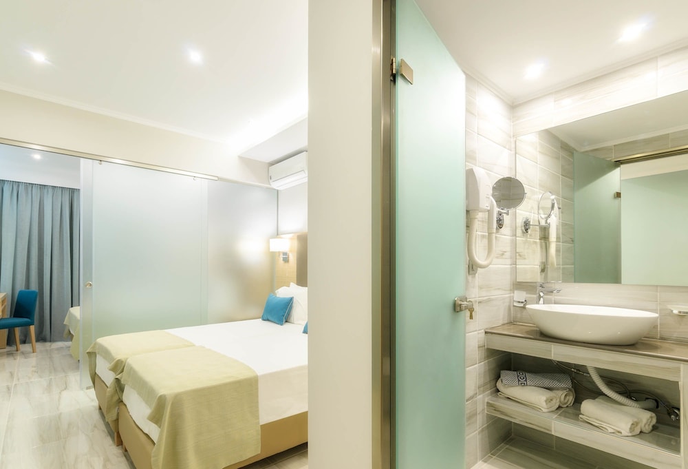 Family Suite - Photo 10