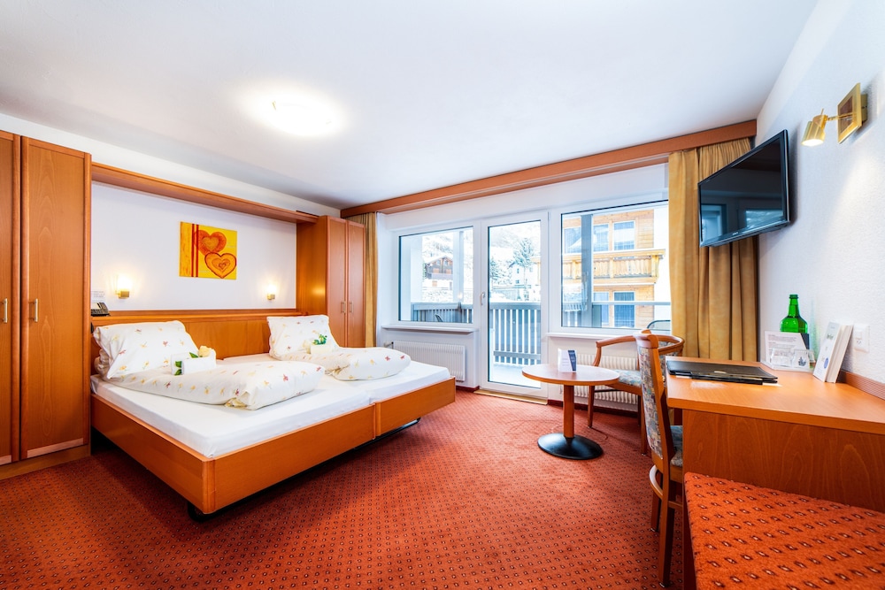 Standard Double Room, Balcony, Mountain View - Photo 1