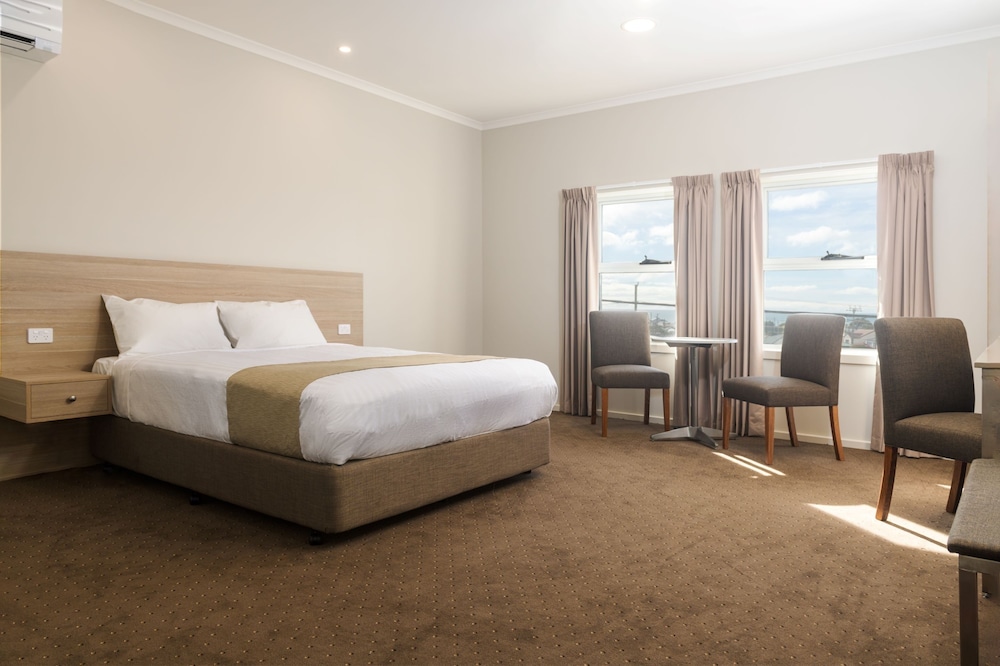 Deluxe Triple Room, Multiple Beds photo 2