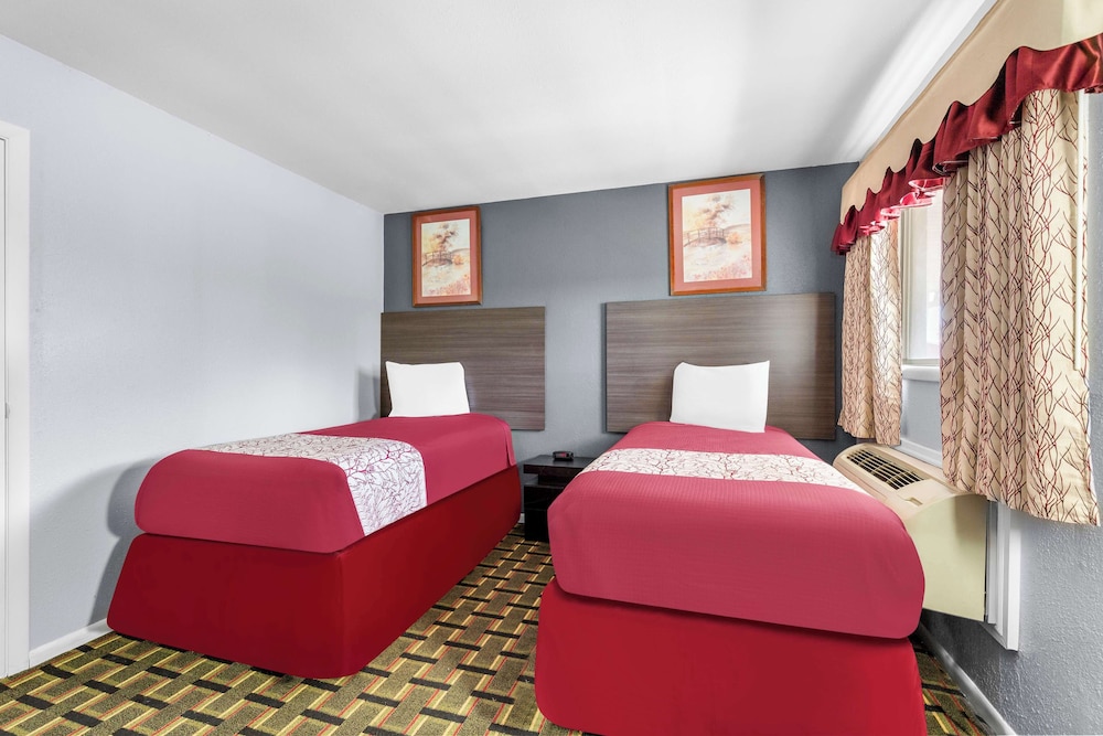 Room, 1 Double Bed, Non Smoking ((Plus 1 Twin)) - Photo 1