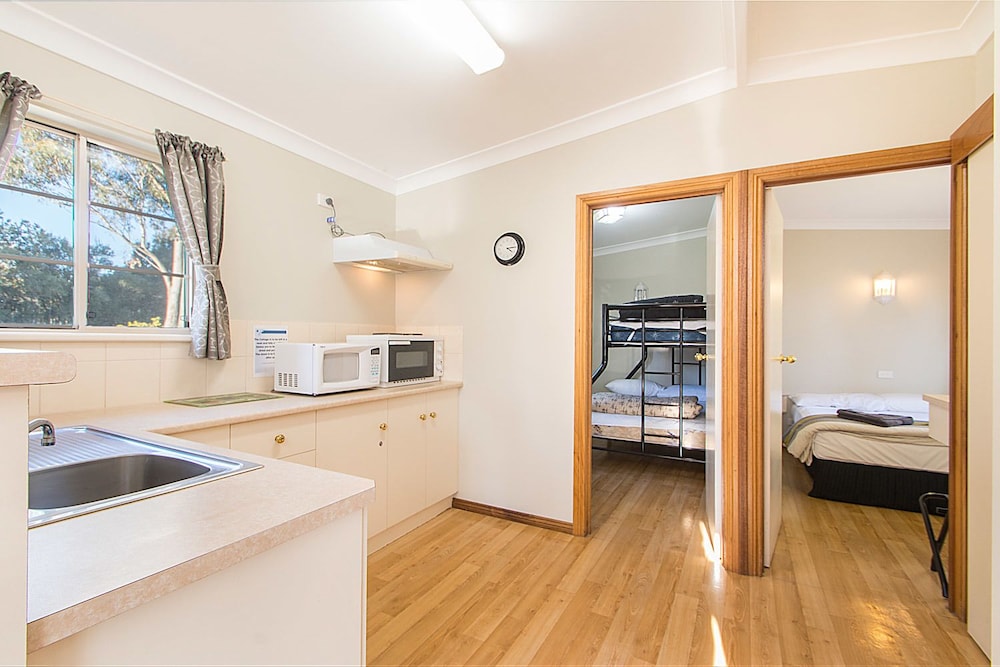 Standard Suite, 2 Bedrooms, Kitchenette (Windmill Cottage 1 night) - Linen extra charge photo 3