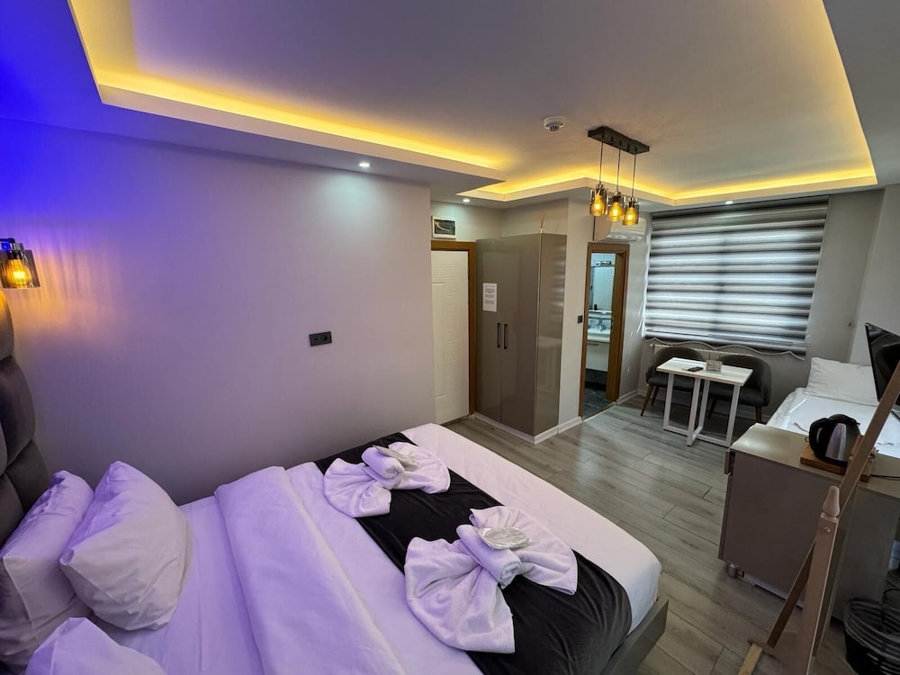 Superior Room, 1 King Bed, Smoking photo 1