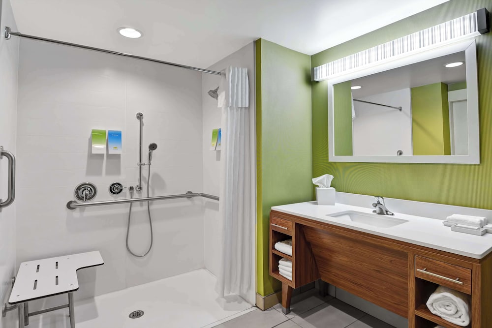 Suite, 1 King Bed, Accessible, Non Smoking