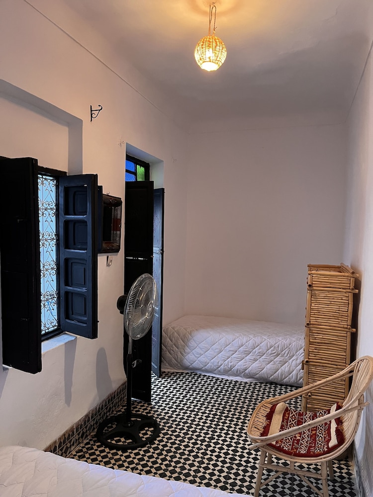 Standard Triple Room - Photo 9