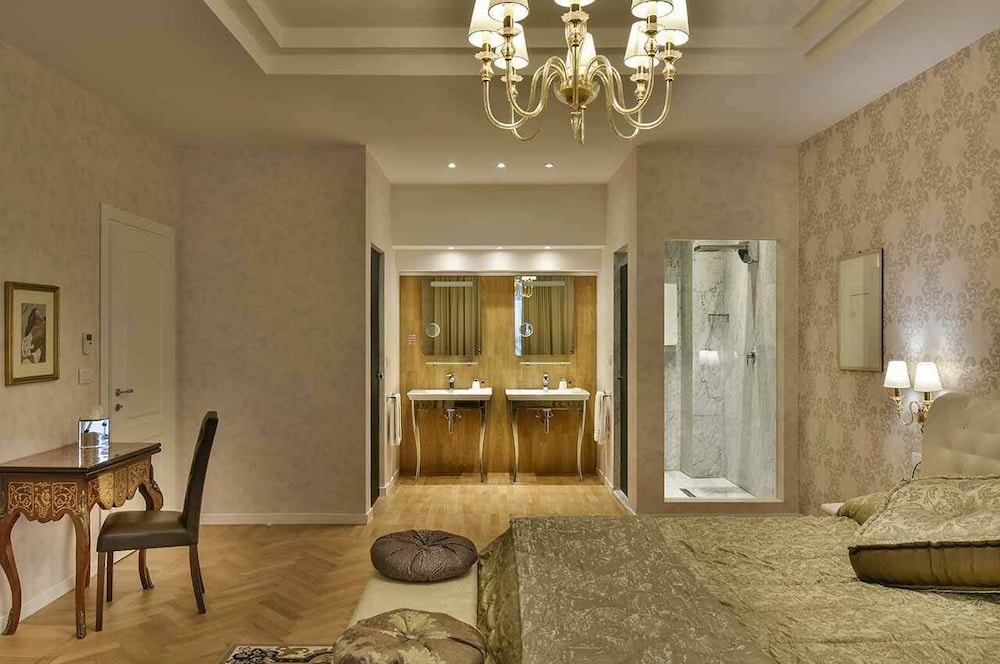 PRESIDENT SUITE photo 1