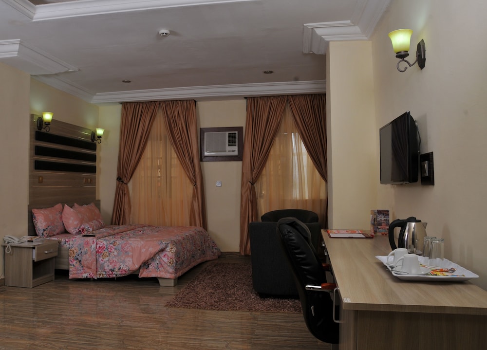 Apartment, 2 Bedrooms - Photo 2