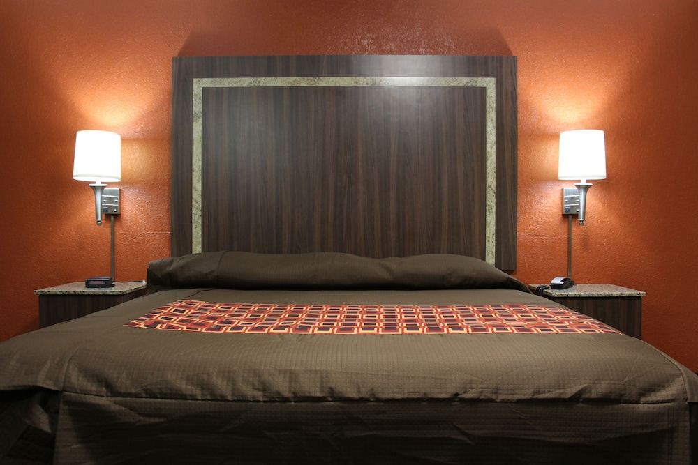Standard Room, 1 King Bed, Non Smoking photo 2