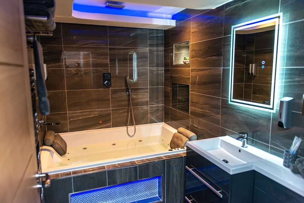 Design Apartment, Private Bathroom (Jacuzzi) - Photo 24