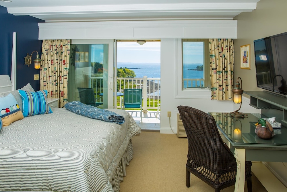Deluxe Room, 1 King Bed, Garden View