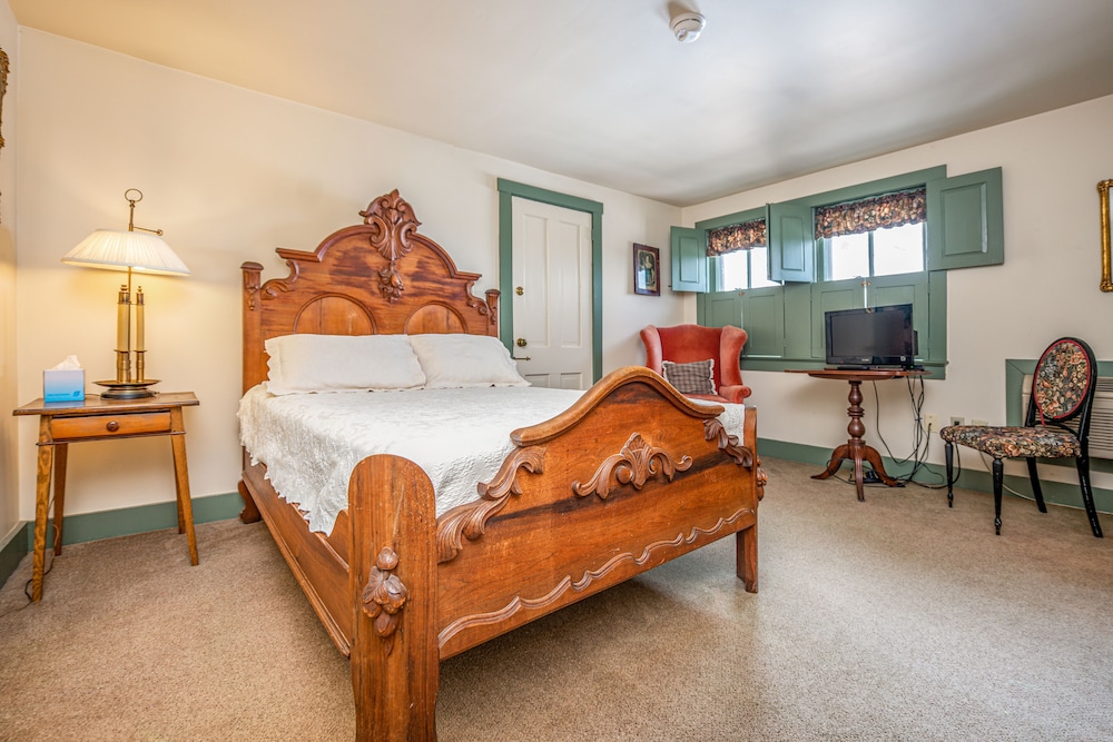 08 - Taylor Guest Room
