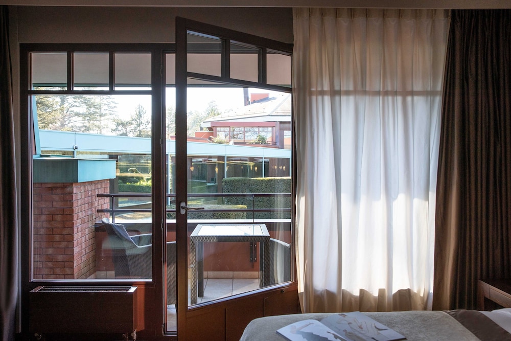 Executive Room, 1 King Bed - Photo 4