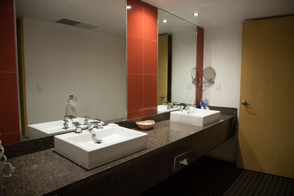 Panoramic Suite, 2 Queen Beds, City View, Tower - Photo 5
