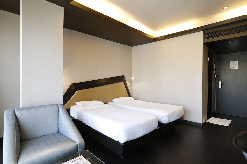 Super Deluxe Room - Photo 12