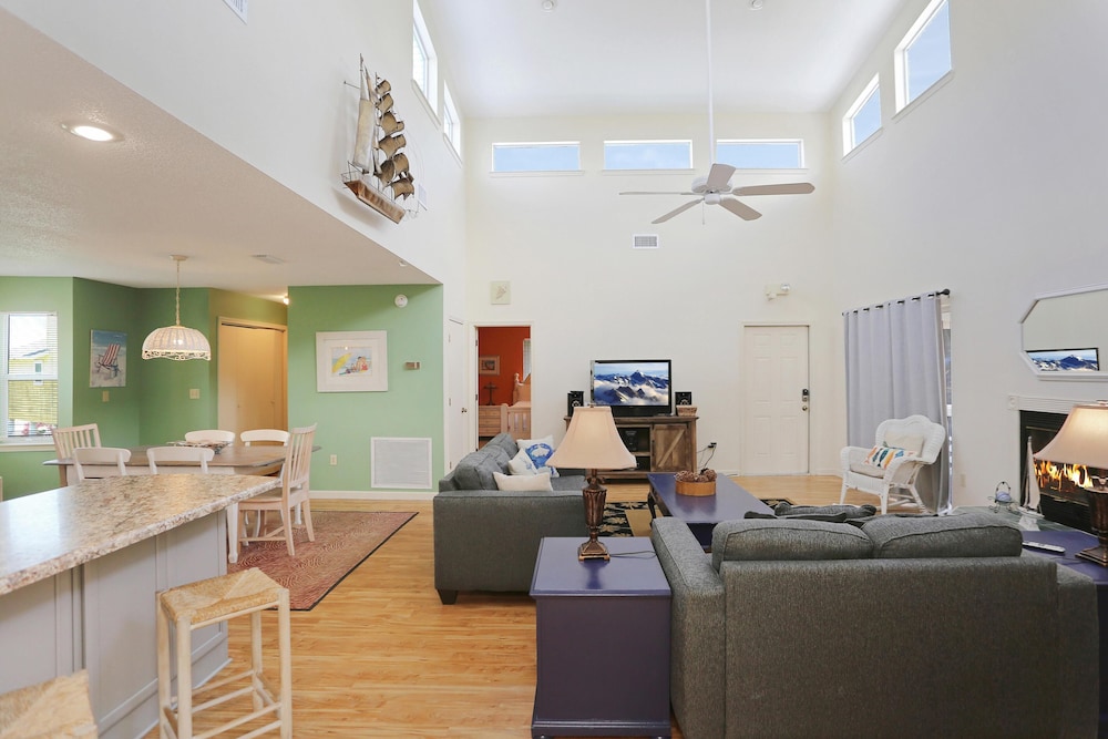 House, Multiple Beds (Boardwalk Sandpiper) photo 2