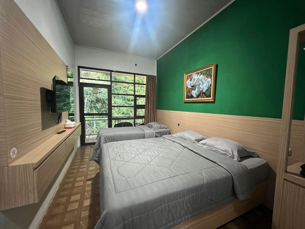 Deluxe Suite Room, 1 King Bed + 1 Single Bed photo 3