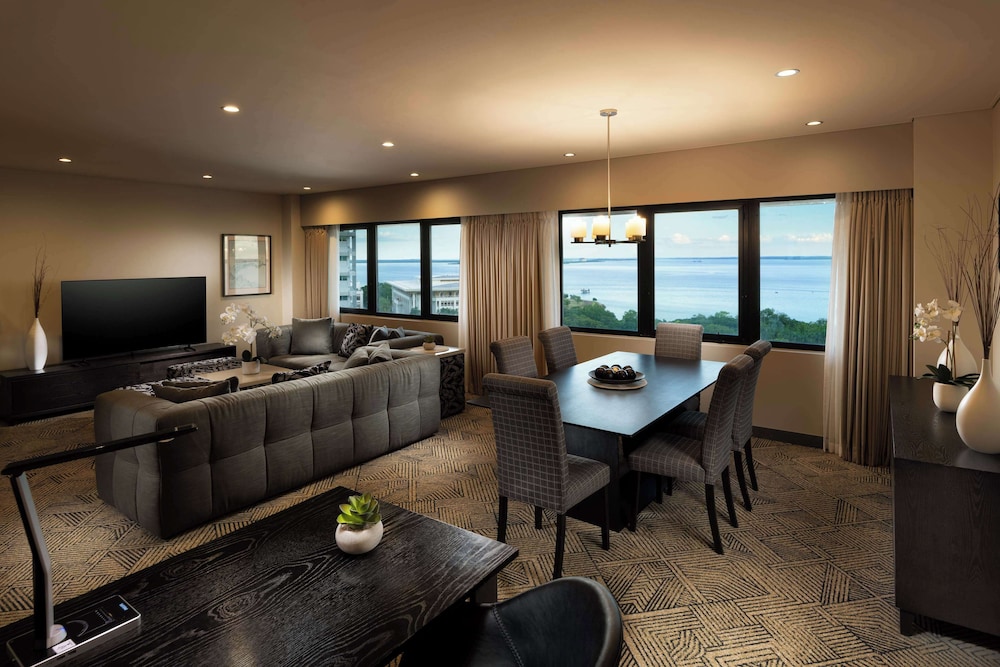 King Premier Suite photo 3