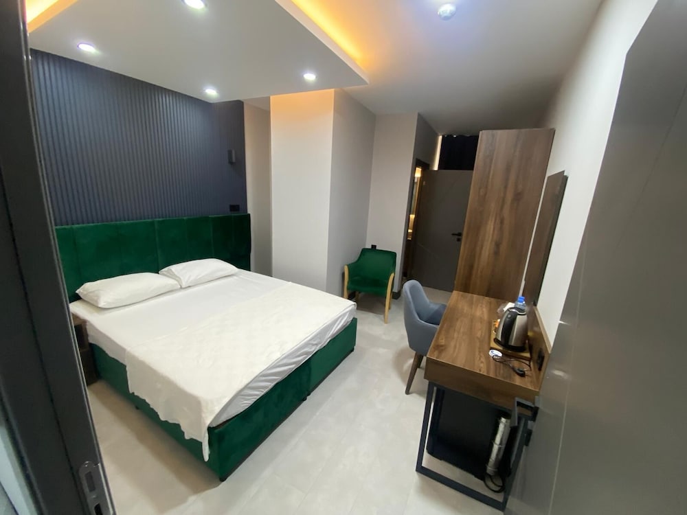 Standard Triple Room, City View photo 1