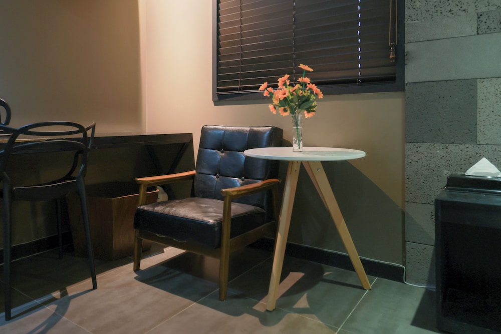 Premium Twin Room - Photo 2