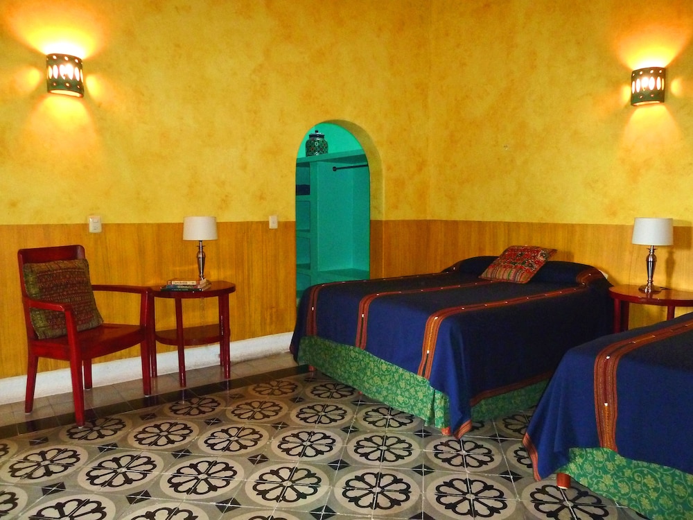 Standard Room, 2 Queen Beds, Garden View photo 1