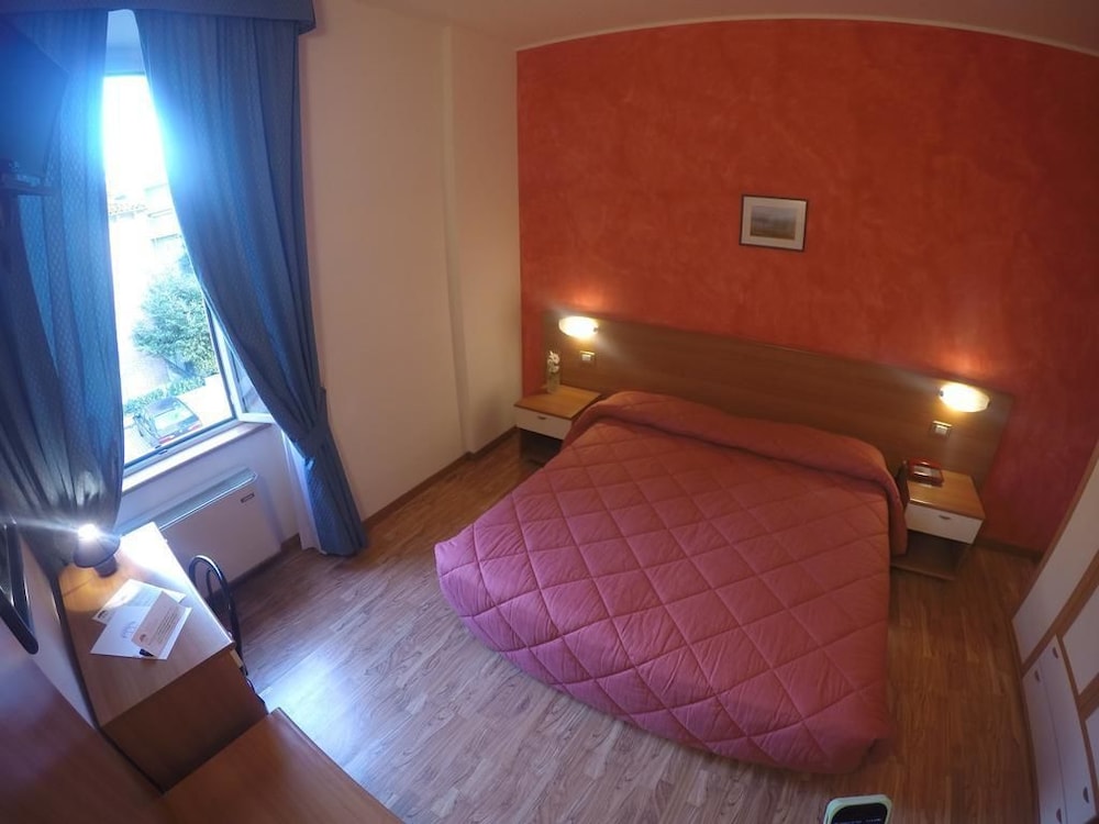 Double or Twin Room - Photo 1
