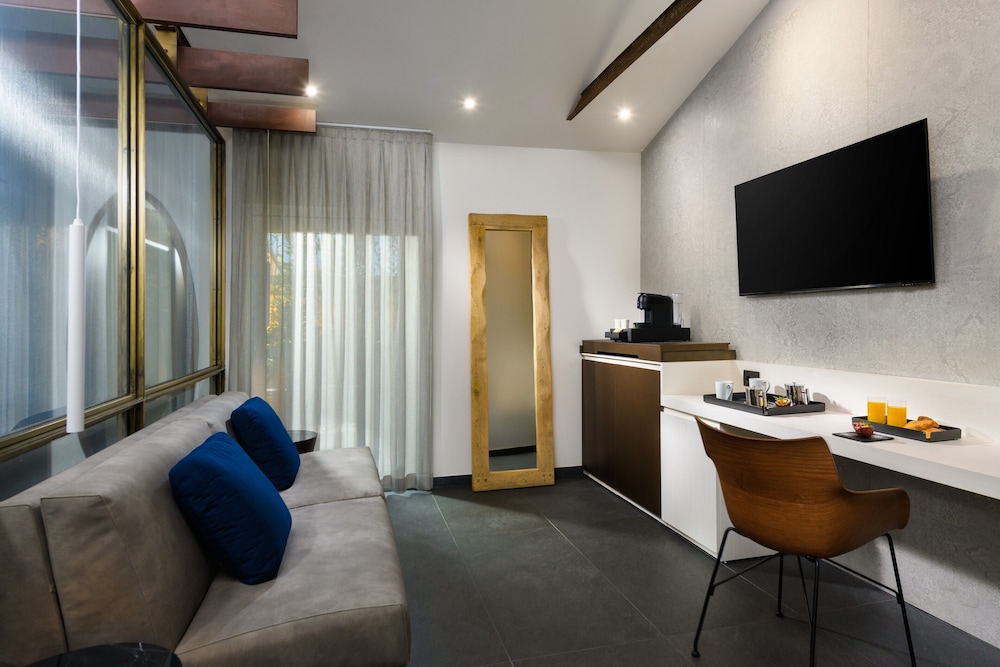 Penthouse Studio - Photo 6