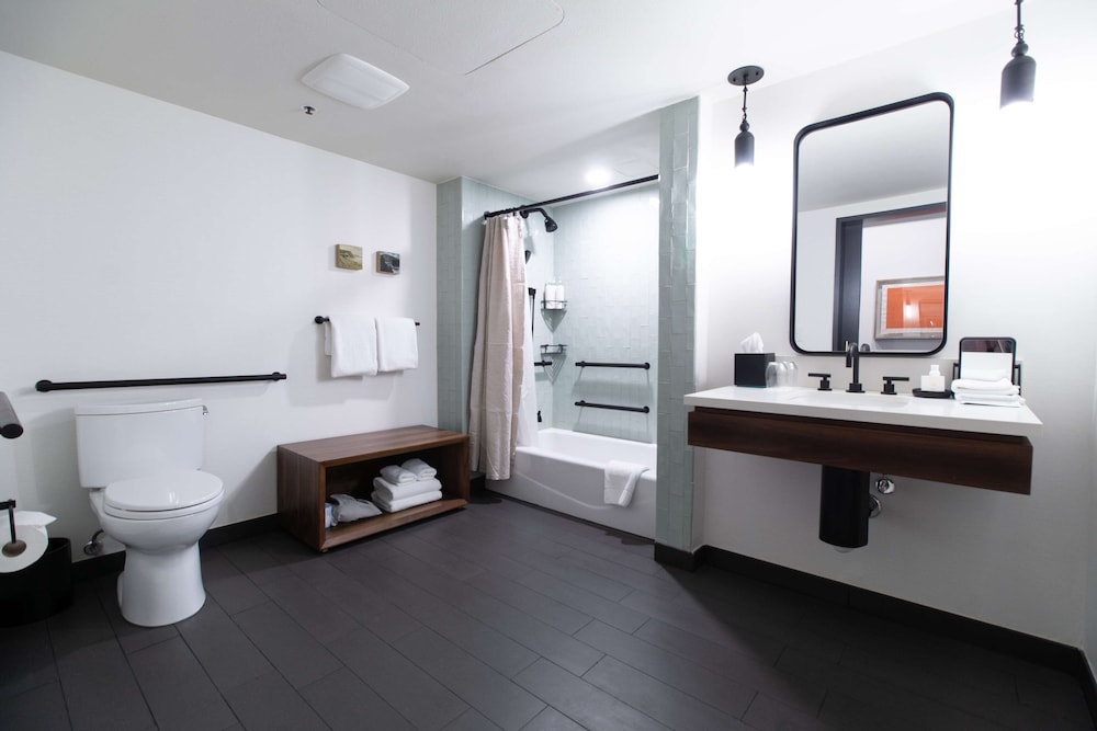 Room, 2 Queen Beds, Accessible (Preferred) - Photo 9