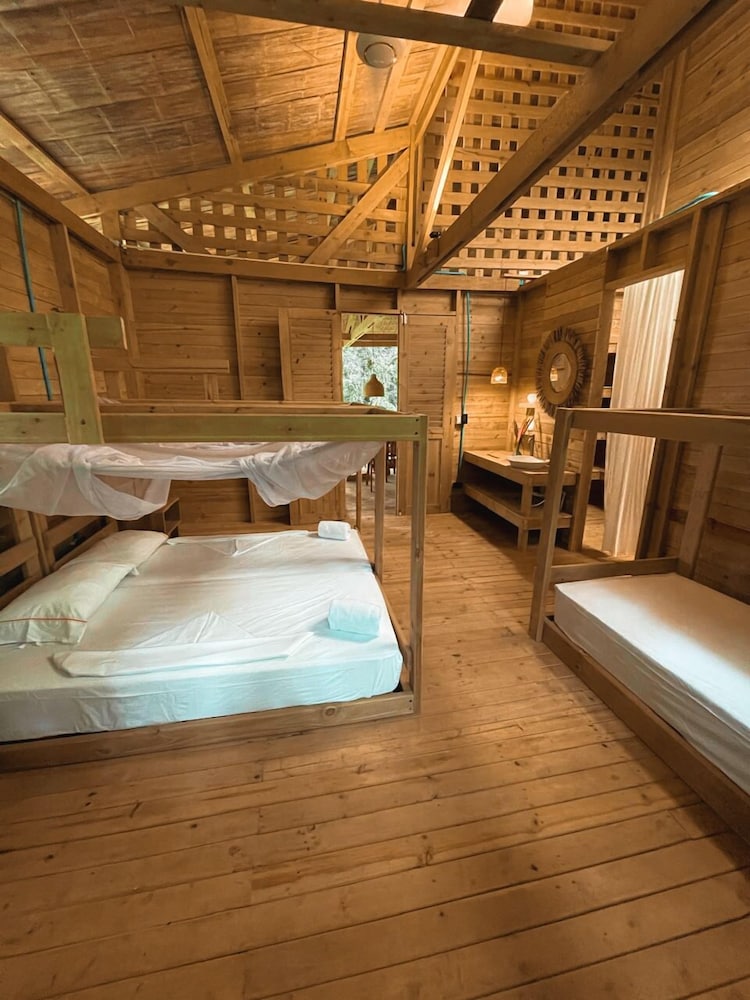 Standard Quadruple Room, Mountain View photo 2