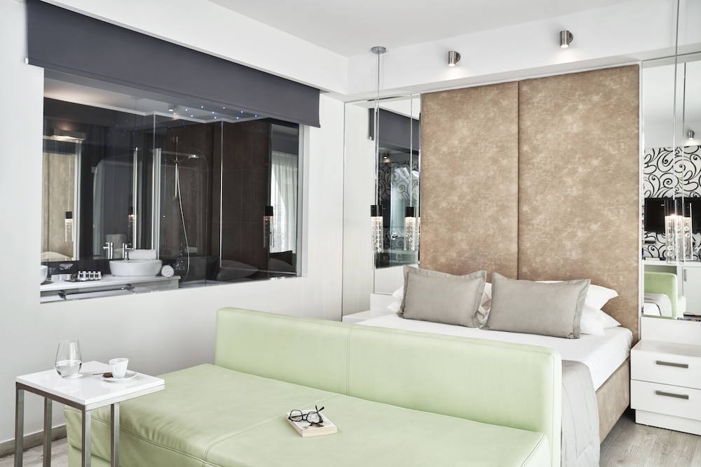 Premium Deluxe Room - Photo 3