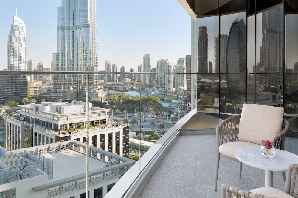 Premier Twin Burj Khalifa View Room - Exclusive Access to Level 54 Infinity Pool photo 3