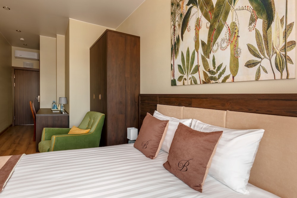 Standard Double or Twin Room photo 3