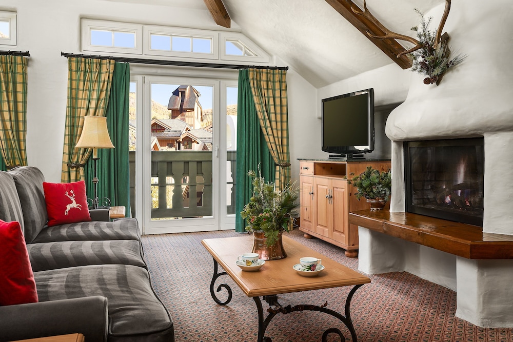 Castle Peak 2 Bedroom Suite 1 King and 2 Doubles