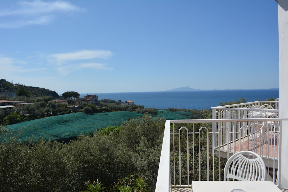 Classic Double Room, Balcony, Partial Ocean View, photo 6