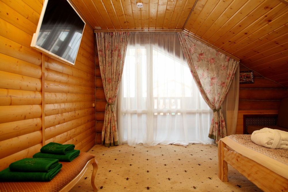 House, 2 Bedrooms photo 2