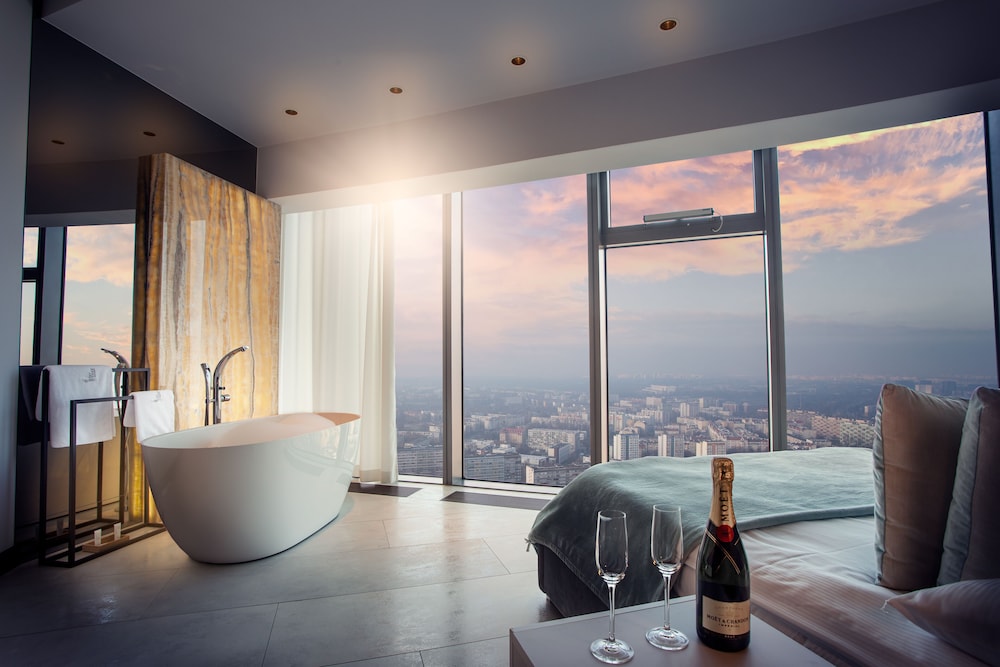 Apartment Deluxe (2 person, Bathtub City View)