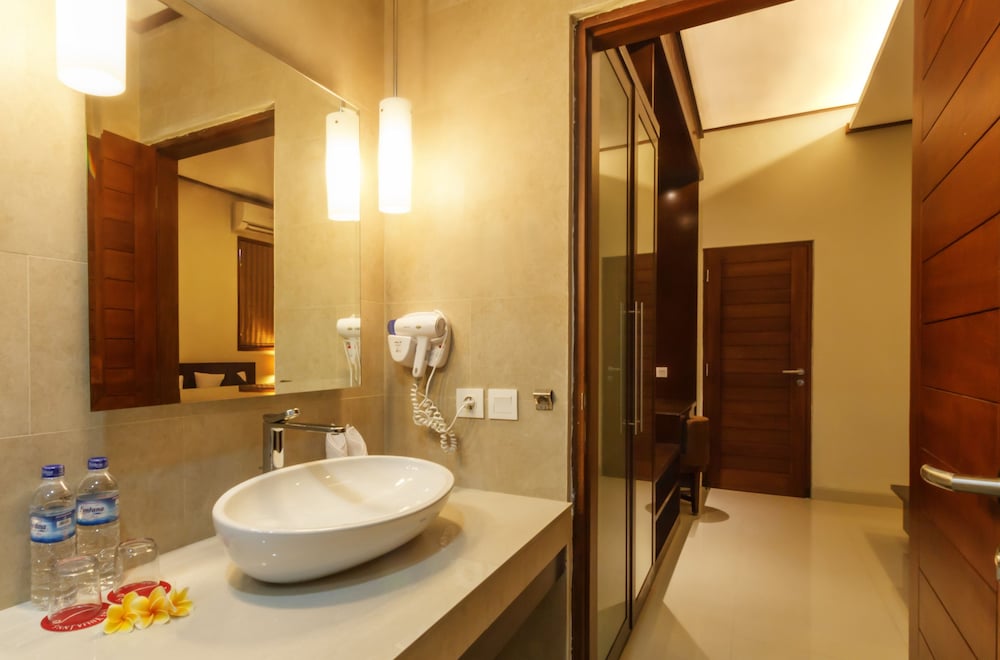 Deluxe Premier Interconnecting Room with Pool View - Photo 5