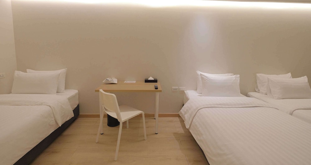 Standard Room, 3 Twin Beds, Non Smoking photo 2