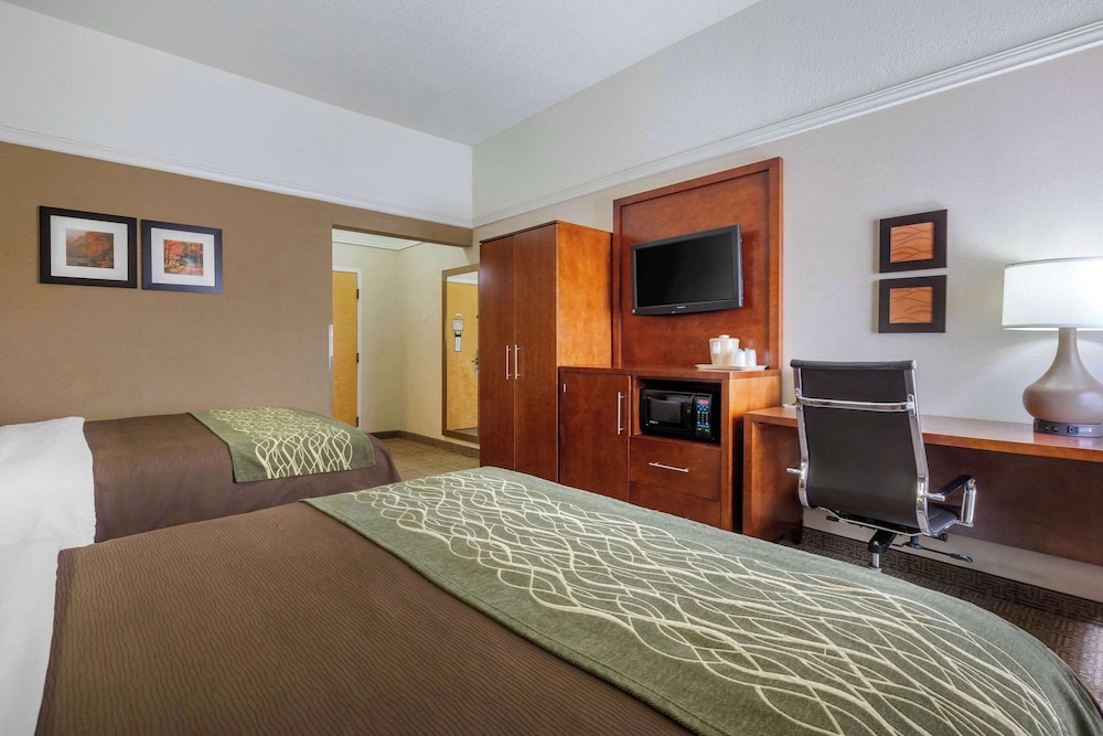 Standard Room, 2 Queen Beds, Non Smoking - Photo 5