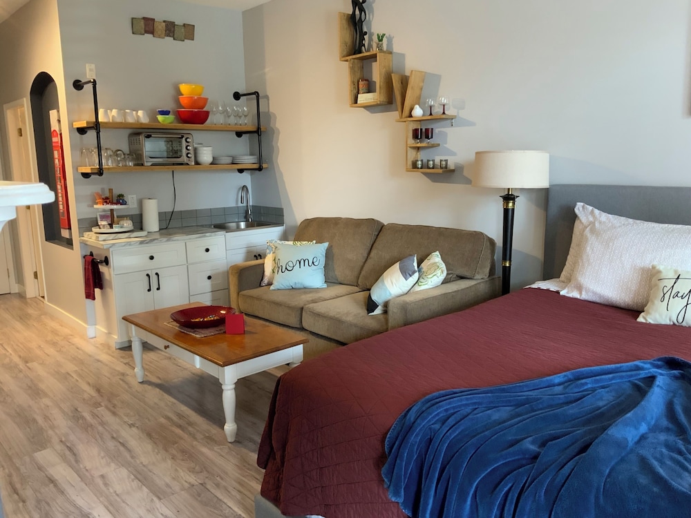 Superior Studio, 1 King Bed with Sofa bed, Garden Area photo 1