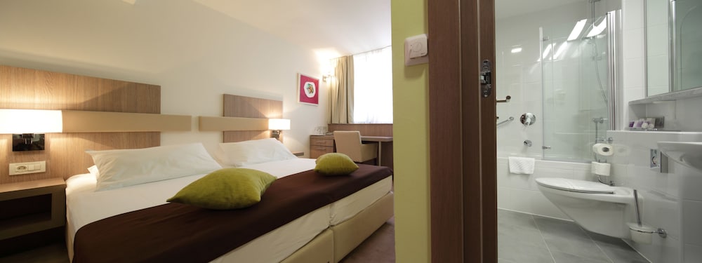 Economy Double Room, Mountain View photo 1