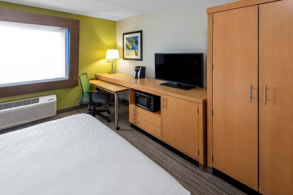 Standard Room, 1 King Bed, Accessible (Mobility Accessible) - Photo 4