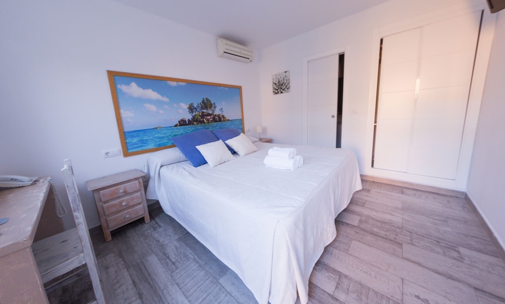 Double or Twin Room photo 3